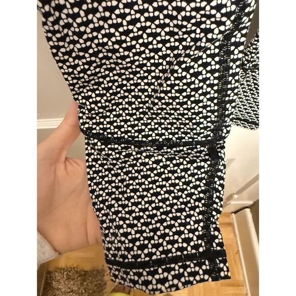 Lululemon In Movement Cropped Black and White Leggings - Picture 6 of 6